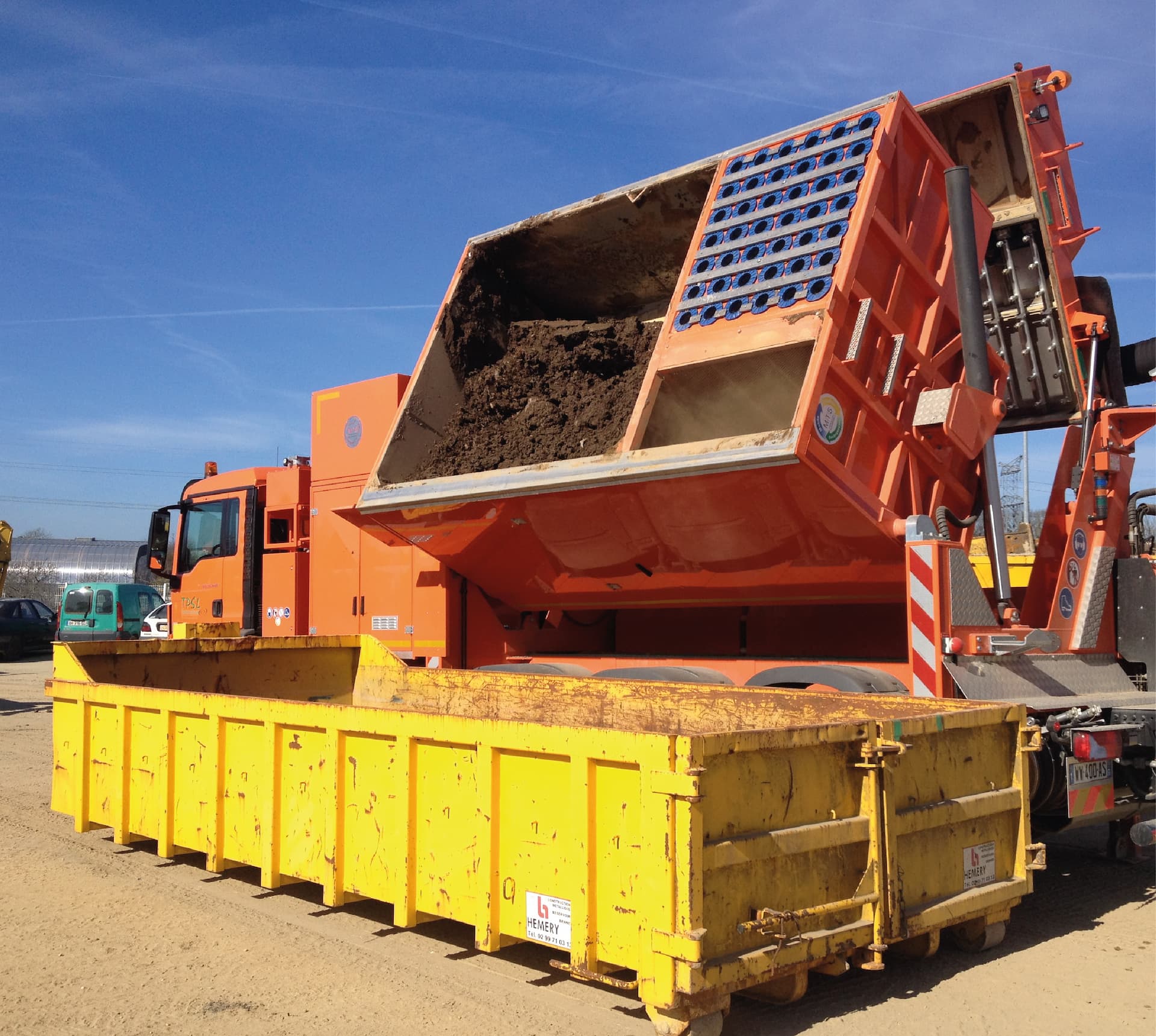 camion benne orange