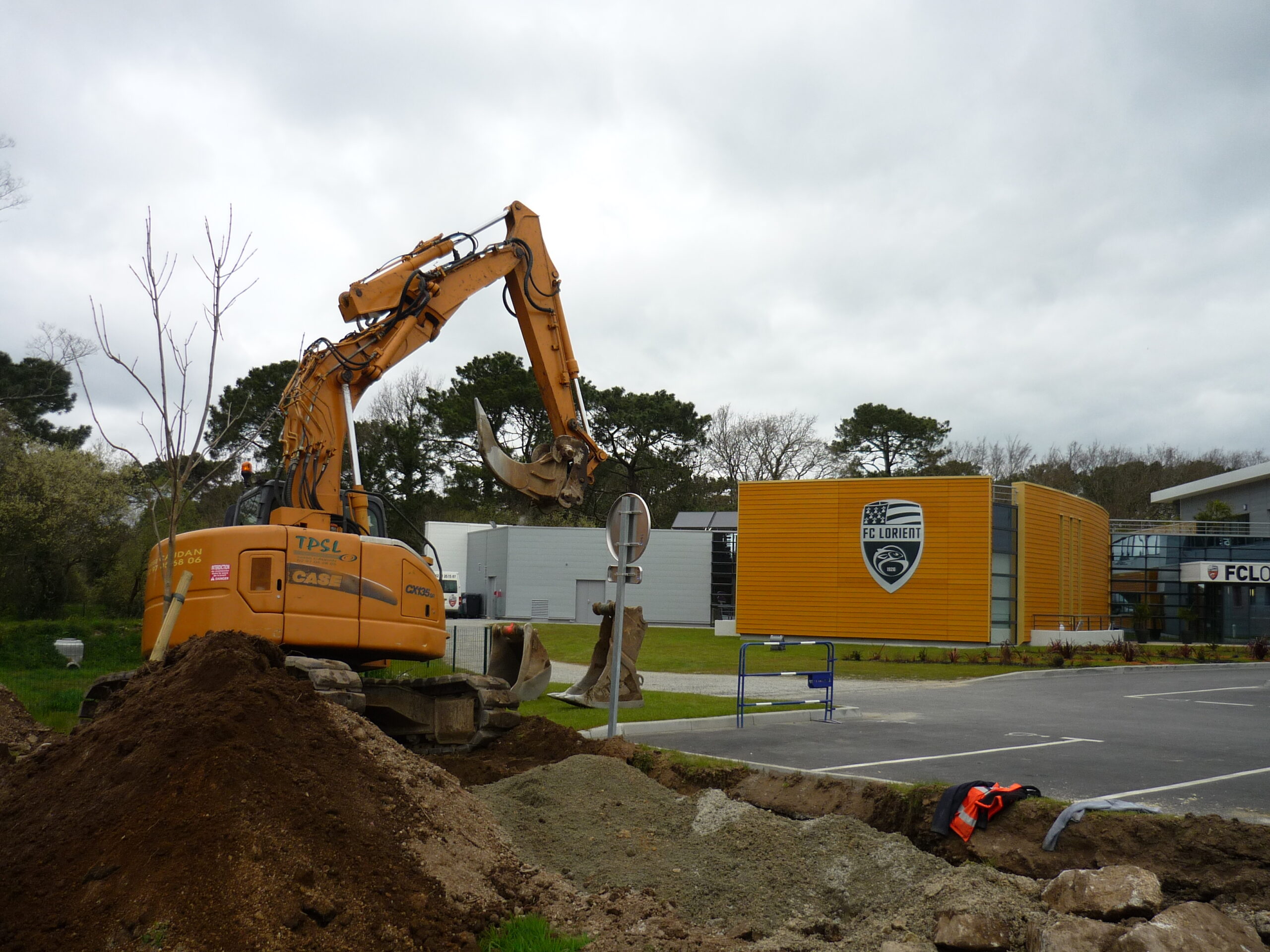 PELLE CASE 135 SR COMPACTES A CHENILLES EN CAOUTCHOUC, 15/16 TONNES